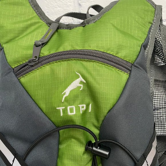 topi polyester backpack and hydration bottle
